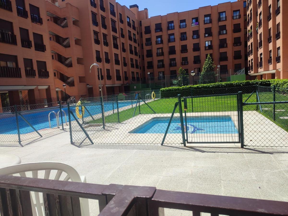 Apartamento Con Aire Acondicionado Y Piscina En Las Mercedes, Cerca Del Plenilunio Y Del Aeropuerto * Madrid